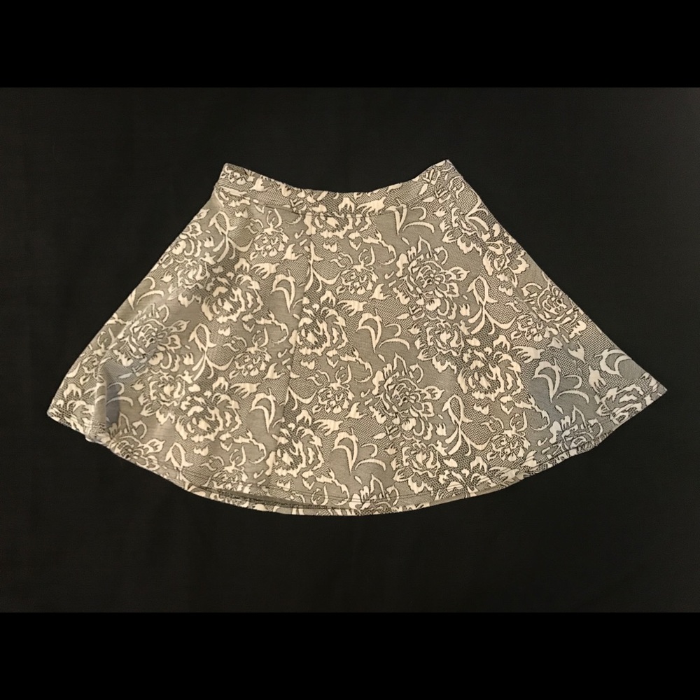 Forever 21 Skater skirt size S